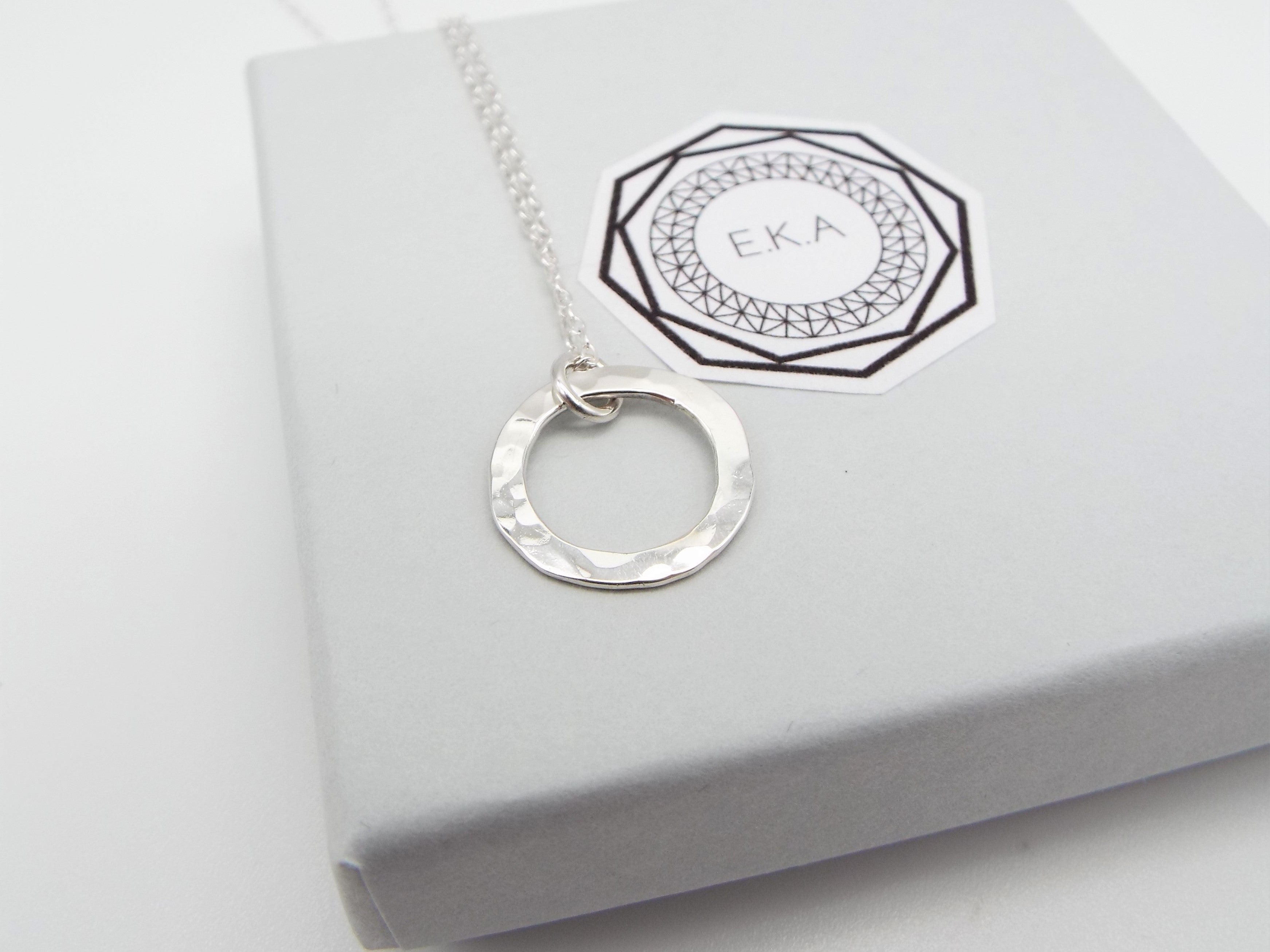 Hammered silver hot sale circle necklace